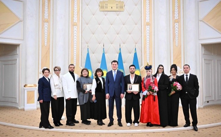 "Silk Way Star"-ын од Ж.Мишээл Казахстаны найрамдлын II одон хүртлээ 2 "Silk Way Star"-ын од Ж.Мишээл Казахстаны найрамдлын II одон хүртлээ
