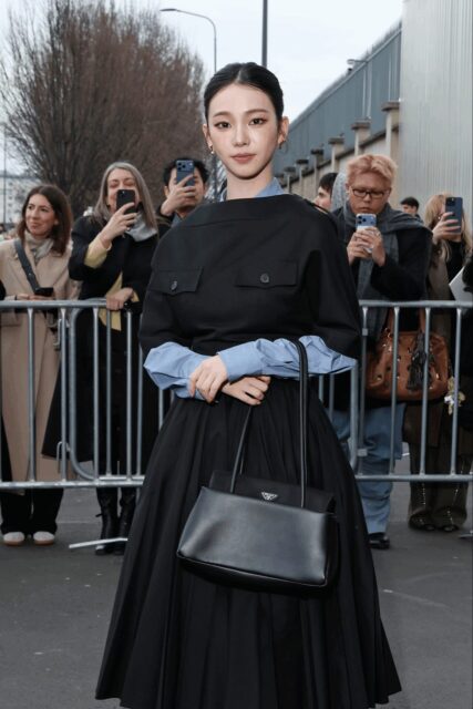 Каринагийн Парис дахь этгээд Prada стиль фэнүүдийг хоёр хуваалаа 3 Каринагийн Парис дахь этгээд Prada стиль фэнүүдийг хоёр хуваалаа