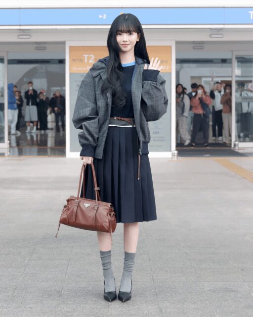Каринагийн Парис дахь этгээд Prada стиль фэнүүдийг хоёр хуваалаа 2 Каринагийн Парис дахь этгээд Prada стиль фэнүүдийг хоёр хуваалаа