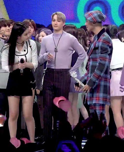 BLACKPINK-ийн Женни, EXO-ийн Кай нарын “алга ташилт” цуурхал: салалтын дараах далд мессеж үү? 2 BLACKPINK-ийн Женни, EXO-ийн Кай нарын “алга ташилт” цуурхал: салалтын дараах далд мессеж үү?
