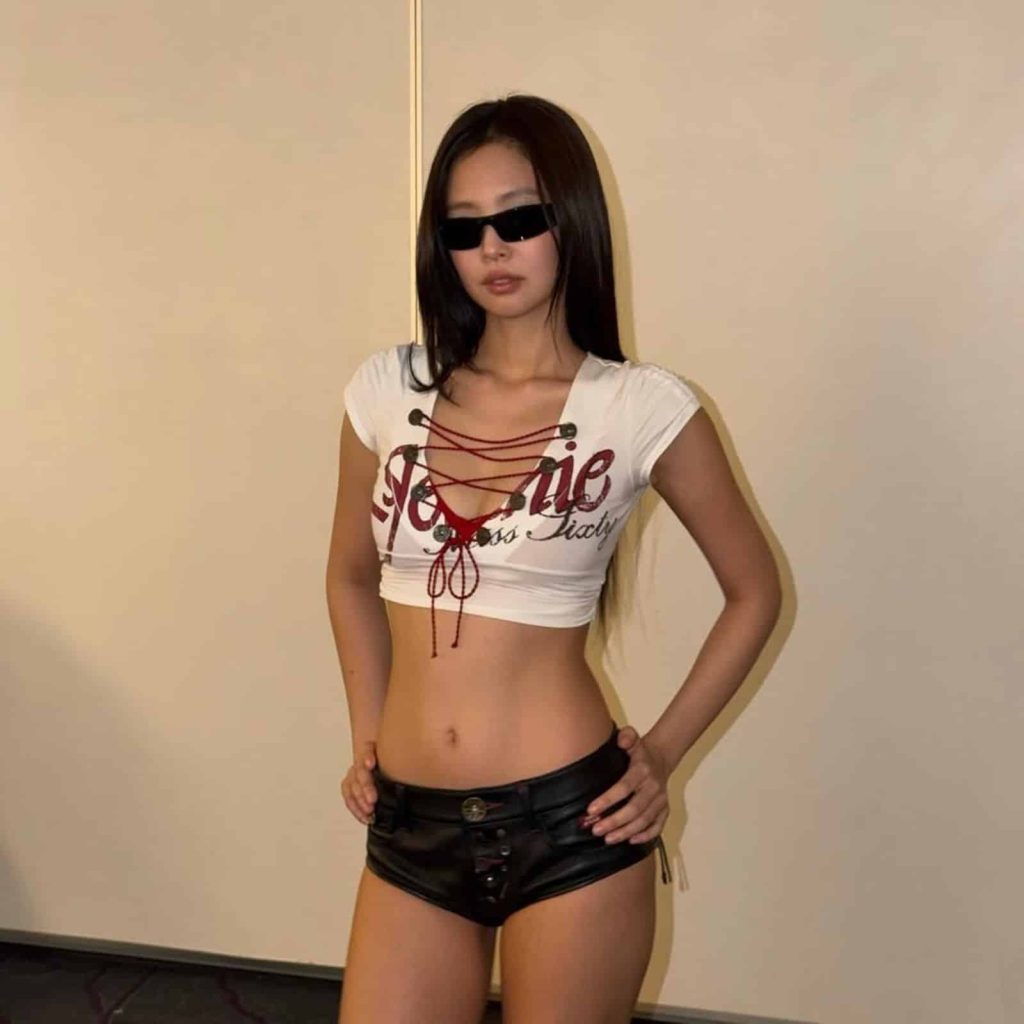 Jennie BLACKPINK: ComplexCon Hong Kong 2026-г доргиов, тайзны арын зургууд 2 Jennie BLACKPINK: ComplexCon Hong Kong 2026-г доргиов, тайзны арын зургууд