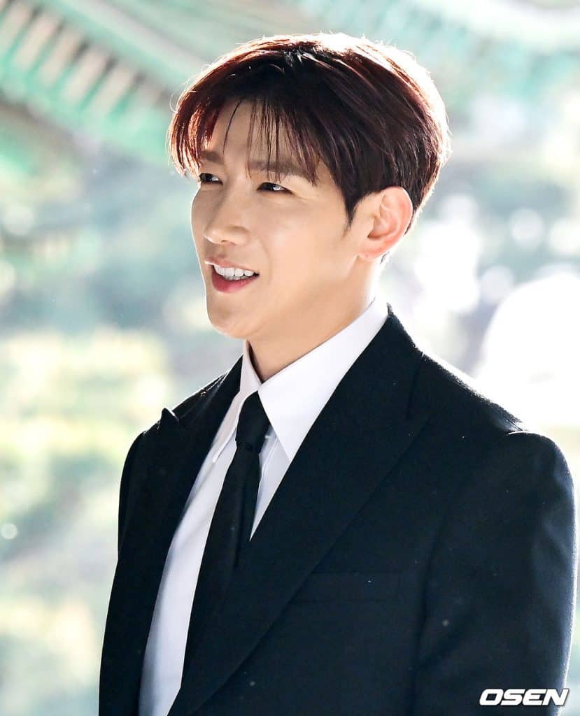 Ok Taecyeon-ы нууц хуримын зургууд задарч, шүтэн бишрэгчид бухимдав 2 Ok Taecyeon-ы нууц хуримын зургууд задарч, шүтэн бишрэгчид бухимдав