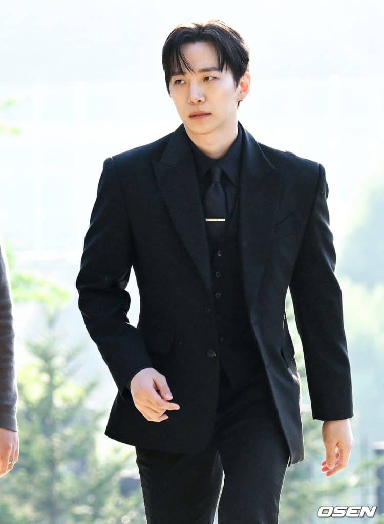 Ok Taecyeon-ы нууц хуримын зургууд задарч, шүтэн бишрэгчид бухимдав 3 Ok Taecyeon-ы нууц хуримын зургууд задарч, шүтэн бишрэгчид бухимдав
