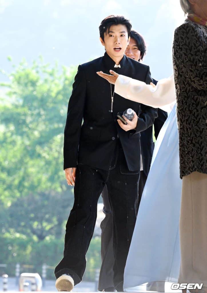 Ok Taecyeon-ы нууц хуримын зургууд задарч, шүтэн бишрэгчид бухимдав 4 Ok Taecyeon-ы нууц хуримын зургууд задарч, шүтэн бишрэгчид бухимдав