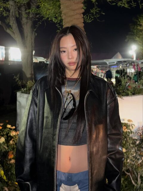 Jennie Coachella-гийн шинэ төрхөөрөө дахин шуугиан тарьж, бүх анхаарлыг өөр дээрээ төвлөрүүлэв 2 Jennie Coachella-гийн шинэ төрхөөрөө дахин шуугиан тарьж, бүх анхаарлыг өөр дээрээ төвлөрүүлэв