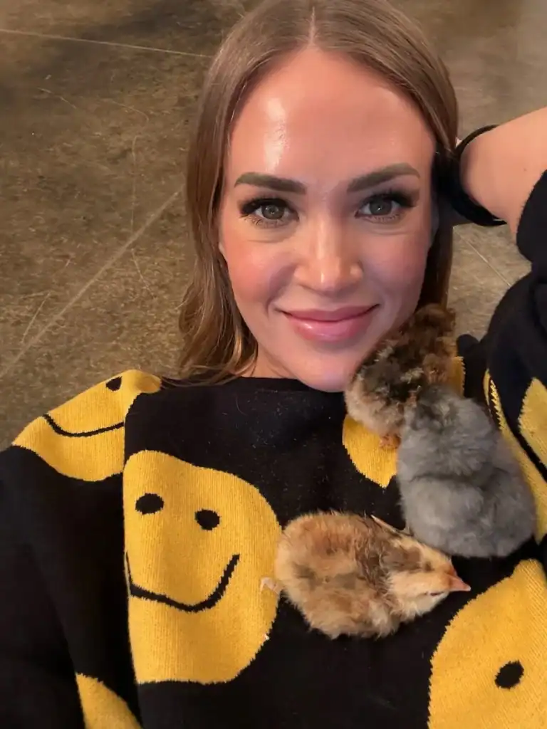 Carrie Underwood тайзнаас ферм рүү: Алдарт дуучны нууцлаг энгийн амьдрал 3 Carrie Underwood тайзнаас ферм рүү: Алдарт дуучны нууцлаг энгийн амьдрал