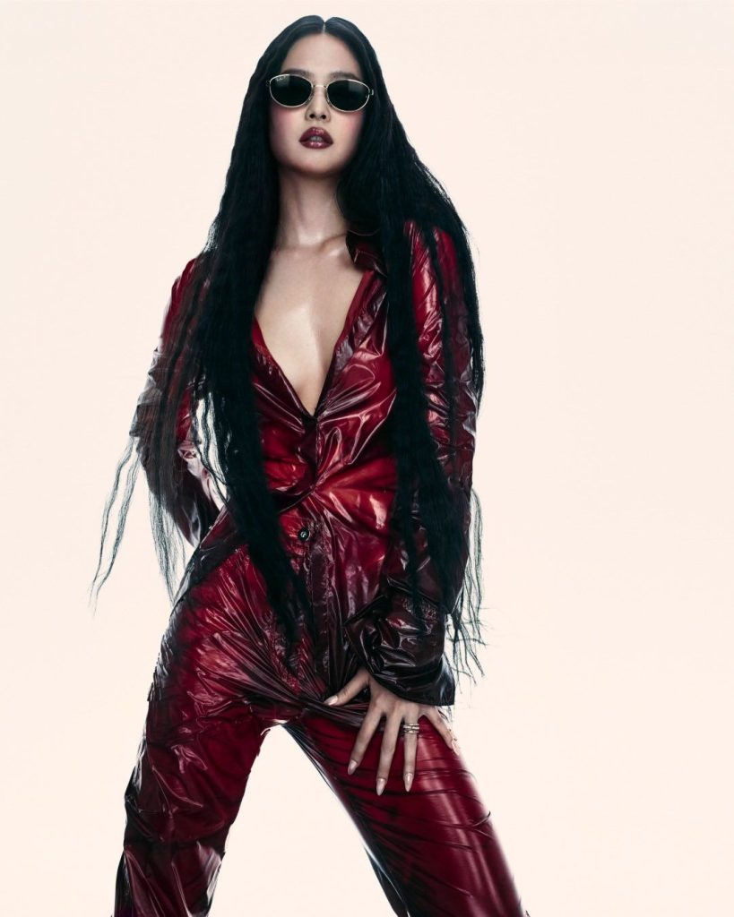 BLACKPINK-ийн Женни Ray-Ban брэндийн төлөөлөгч боллоо 6 BLACKPINK-ийн Женни Ray-Ban брэндийн төлөөлөгч боллоо
