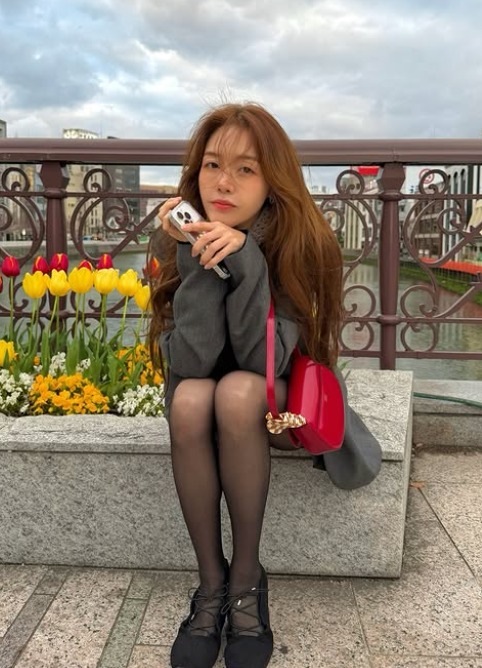 Girl’s Day хамтлагийн Мина гэрлэснийхээ дараах улам гэрэлтсэн төрхөөрөө олны анхаарлыг татлаа 2 Girl’s Day хамтлагийн Мина гэрлэснийхээ дараах улам гэрэлтсэн төрхөөрөө олны анхаарлыг татлаа