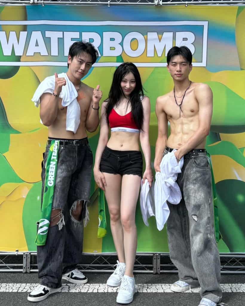 Lee Chaeyeon “Waterbomb”-ын дараах үс уналтын цуурхлаас болж үс суулгуулснаа илчиллээ 2 Lee Chaeyeon “Waterbomb”-ын дараах үс уналтын цуурхлаас болж үс суулгуулснаа илчиллээ