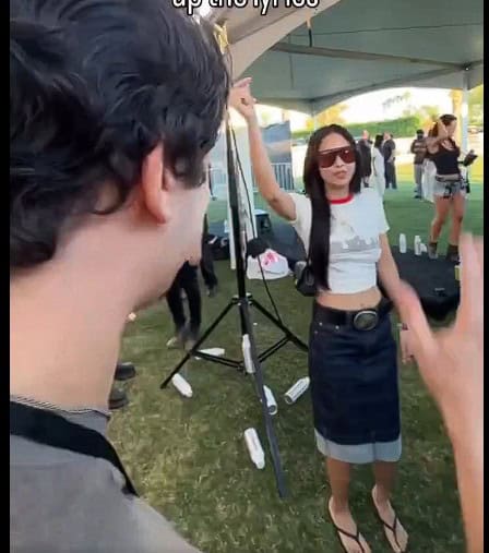 Jennie-ийн Coachella 2026 дахь бичлэг шуугиан тарив: Инфлюенсер устгах хүсэлт авснаа дэлгэлээ 2 Jennie-ийн Coachella 2026 дахь бичлэг шуугиан тарив: Инфлюенсер устгах хүсэлт авснаа дэлгэлээ