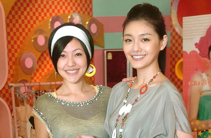 Dee Hsu эгчийгээ алдсанаас хойш дахин эфирт гарч, сэтгэл хөдлөлтэй үгс нь маргаан дэгдээлээ 2 Dee Hsu эгчийгээ алдсанаас хойш дахин эфирт гарч, сэтгэл хөдлөлтэй үгс нь маргаан дэгдээлээ