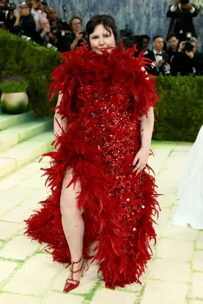 Met Gala-ийн хамгийн бүтэлгүй 13 төрх: Heidi Klum “хөшөө” болж, Gigi Hadid “нүцгэн” даашинзаар шүүмжлүүлэв 7 Met Gala-ийн хамгийн бүтэлгүй 13 төрх: Heidi Klum “хөшөө” болж, Gigi Hadid “нүцгэн” даашинзаар шүүмжлүүлэв