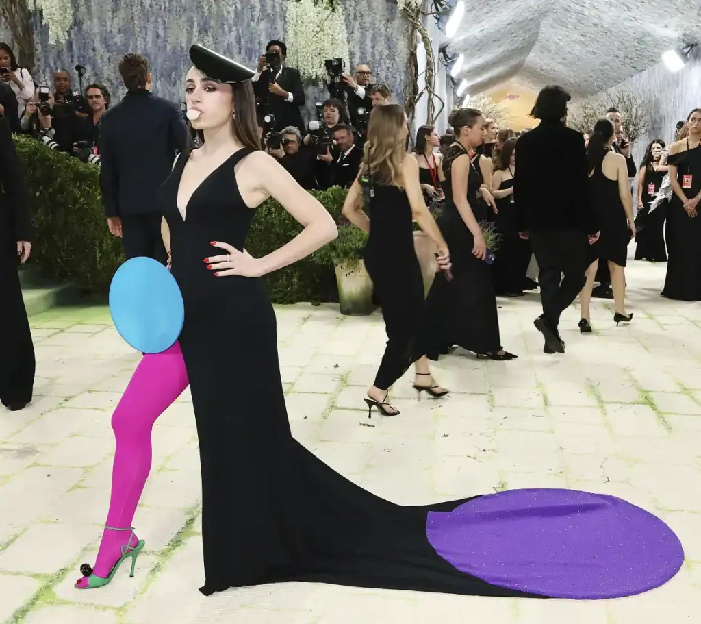 Met Gala-ийн шилдэг 14 төрх: Irina Shayk гялалзаж, Kylie Jenner “тайлсан” даашинзаар шуугиулав 14 Met Gala-ийн шилдэг 14 төрх: Irina Shayk гялалзаж, Kylie Jenner “тайлсан” даашинзаар шуугиулав
