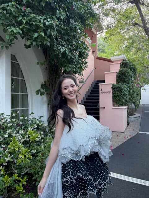 BLACKPINK-ийн Jisoo Dior-ийн шоун дээр огт өөр төрхөөрөө шуугиан тарив 3 BLACKPINK-ийн Jisoo Dior-ийн шоун дээр огт өөр төрхөөрөө шуугиан тарив
