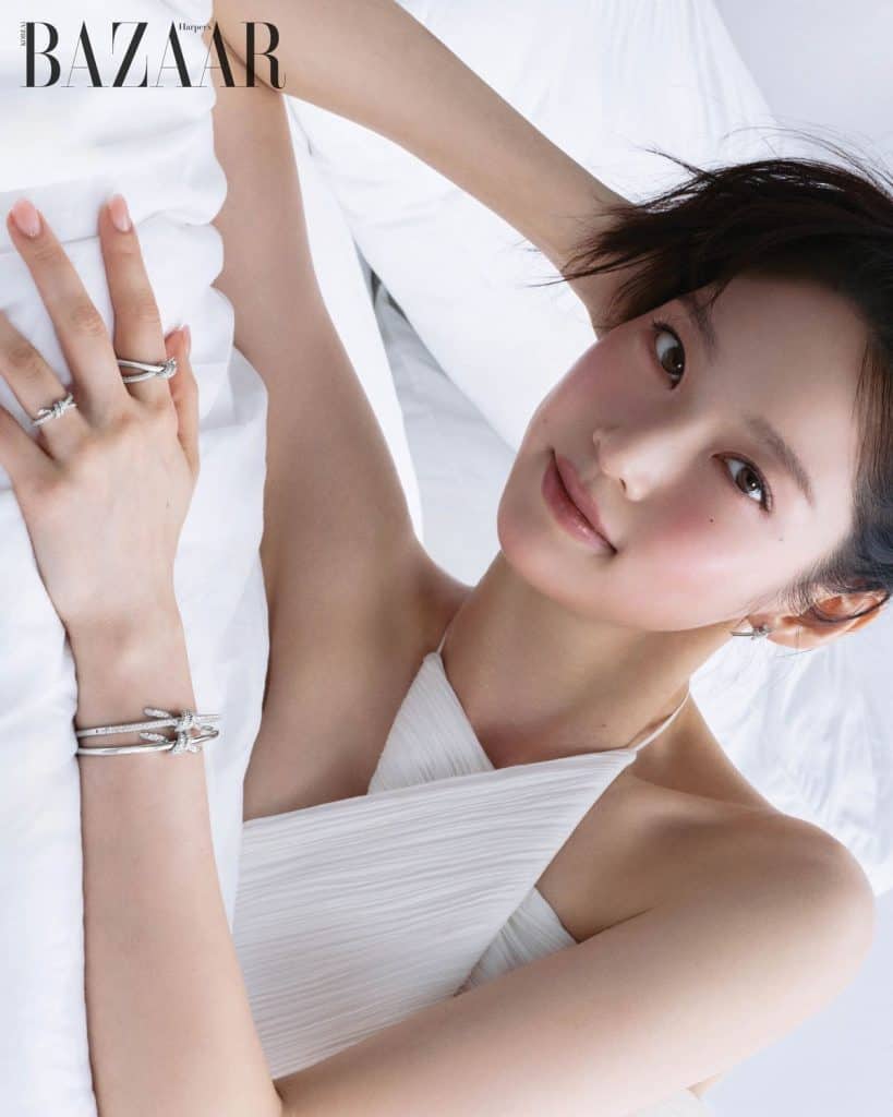 Jeongyeon эгч Gong Seung Yeon-той анхны хамтарсан зураг авалтаа хийж, агентлагийн шилжилтийн цуурхал дэгдлээ 3 Jeongyeon эгч Gong Seung Yeon-той анхны хамтарсан зураг авалтаа хийж, агентлагийн шилжилтийн цуурхал дэгдлээ