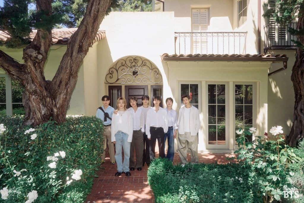 “BTS FESTA”: Бүх гишүүд цэргийн албанаас эргэн ирж, уламжлалт “гэр бүлийн хөрөг”-өө дэлгэлээ 2 BTS FESTA