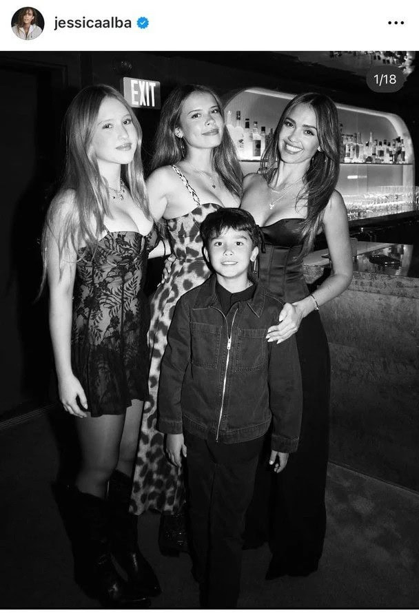Жэссика Альба том охиныхоо төгсөлтийн баярт оролцож, зургуудаасаа хуваалцжээ 4 Жэссика Альба том охиныхоо төгсөлтийн баярт оролцож, зургуудаасаа хуваалцжээ