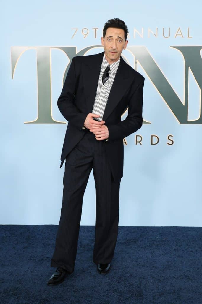 "Tony Awards 2026" наадмын хамгийн загварлаг, шилдэг хувцаслалттай одод 3 Adrien Brody