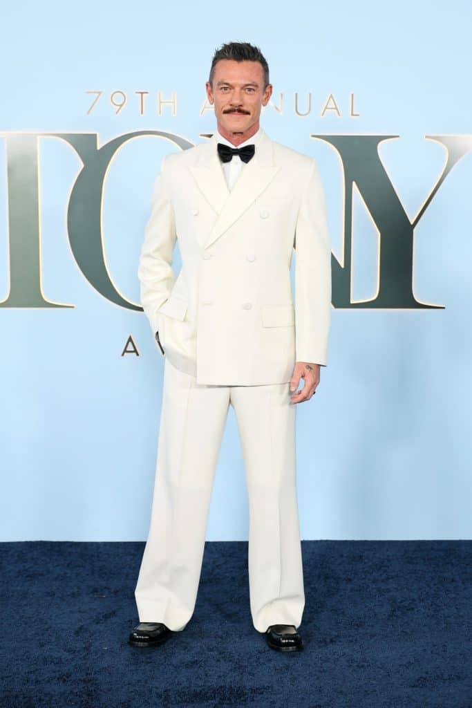"Tony Awards 2026" наадмын хамгийн загварлаг, шилдэг хувцаслалттай одод 11 Luke Evans