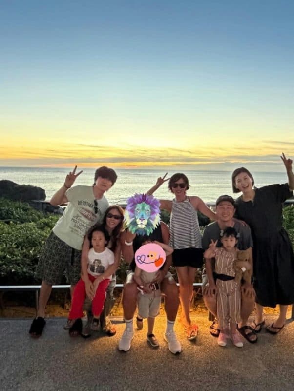 Son Ye Jin, Hyun Bin нар Окинавад хүүтэйгээ аялж яваад фэнтэй таарчээ 2 Son Ye Jin, Hyun Bin нар Окинавад хүүтэйгээ аялж яваад фэнтэй таарчээ