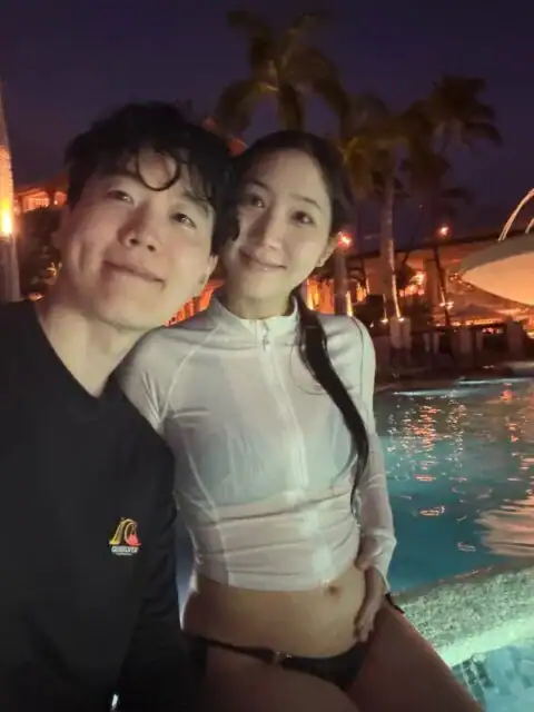 Hong Yookyung жирэмсний аяллынхаа үеэр 16 долоо хоногтой гэдгээ харууллаа 2 Hong Yookyung жирэмсний аяллынхаа үеэр 16 долоо хоногтой гэдгээ харууллаа