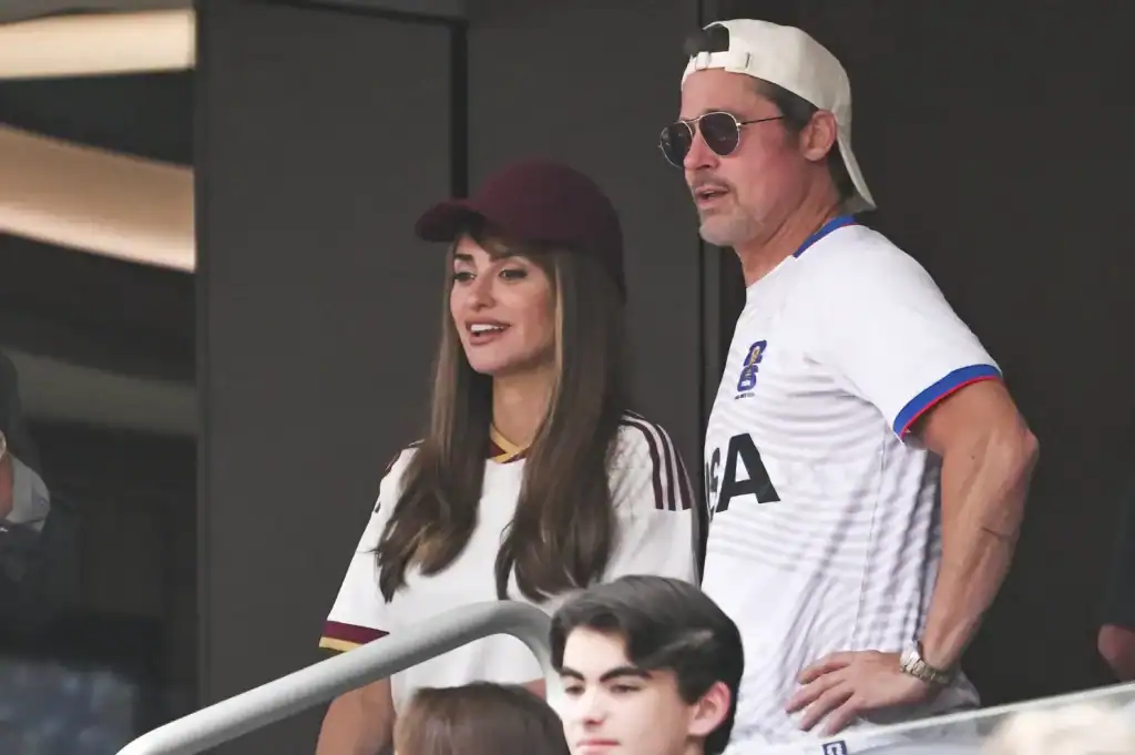 Brad Pitt хөл бөмбөгийн ДАШТ дээр Ines de Ramon-той давхар болзоонд иржээ 2 Brad Pitt хөл бөмбөгийн ДАШТ дээр Ines de Ramon-той давхар болзоонд иржээ