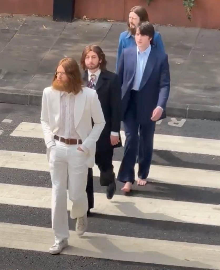 “The Beatles” кинонд домогт “Abbey Road” хавтасны зургийг дахин амилуулжээ 2 “The Beatles” кинонд домогт “Abbey Road” хавтасны зургийг дахин амилуулжээ