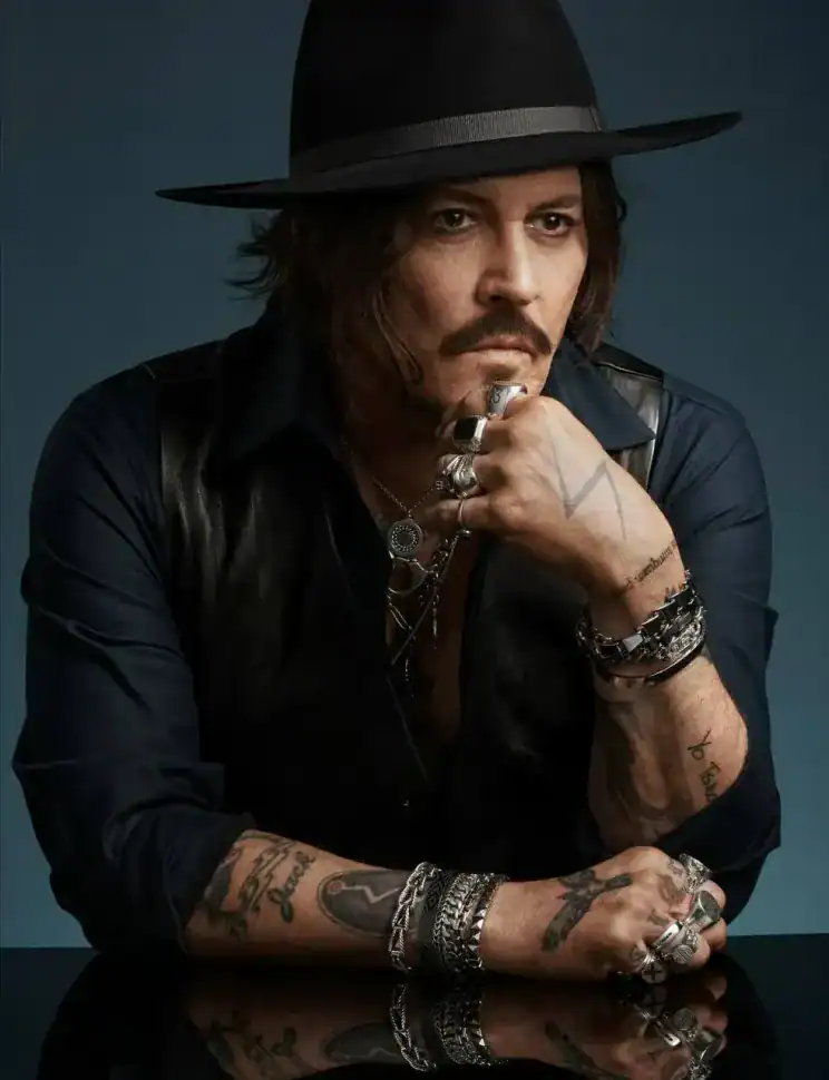 Johnny Depp Dior-ын шинэ сурталчилгаанд тоглож, Холливуд дахь “эргэн ирэлтээ” дахин санууллаа 3 Johnny Depp Dior-ын шинэ сурталчилгаанд тоглож, Холливуд дахь “эргэн ирэлтээ” дахин санууллаа