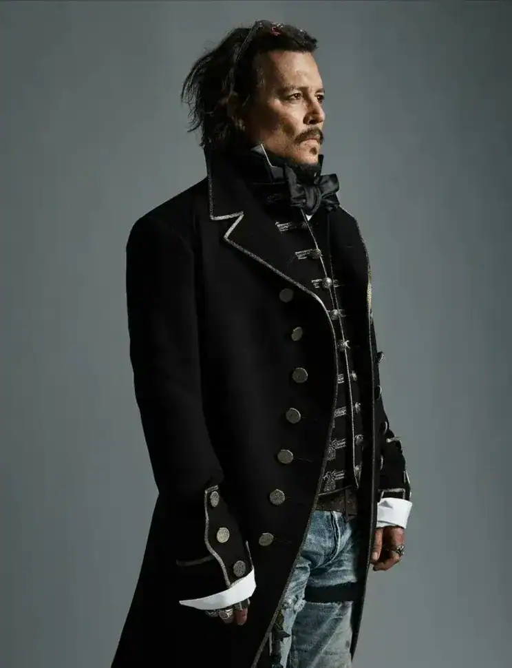 Johnny Depp Dior-ын шинэ сурталчилгаанд тоглож, Холливуд дахь “эргэн ирэлтээ” дахин санууллаа 4 Johnny Depp Dior-ын шинэ сурталчилгаанд тоглож, Холливуд дахь “эргэн ирэлтээ” дахин санууллаа
