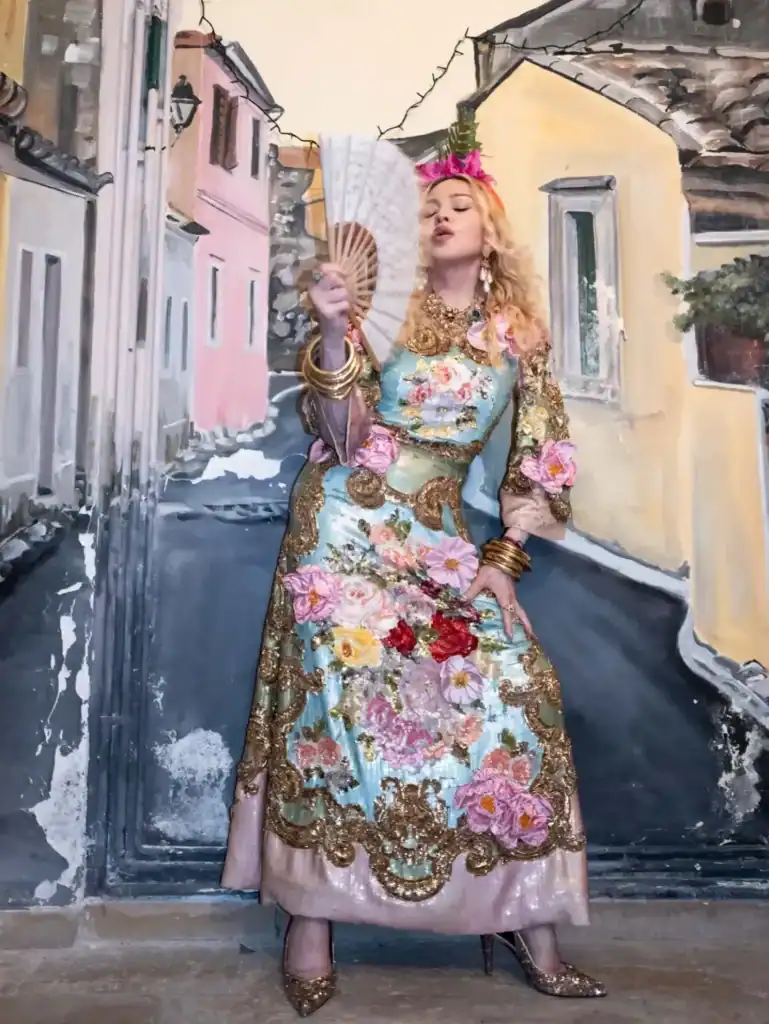 Madonna 68 насны төрсөн өдрөө Greece-д хүүхдүүд болон 30 настай сүйт залуутайгаа тэмдэглэлээ 5 Madonna 68 насны төрсөн өдрөө Greece-д хүүхдүүд болон 30 настай сүйт залуутайгаа тэмдэглэлээ