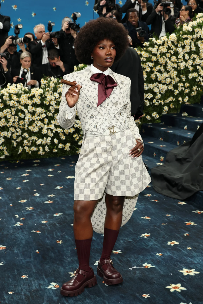 Met Gala 2025: Хар дерийн хэв маягийг илэрхийлсэн хамгийн шилдэг төрхүүд 143 Met Gala 2025: Хар дерийн хэв маягийг илэрхийлсэн хамгийн шилдэг төрхүүд