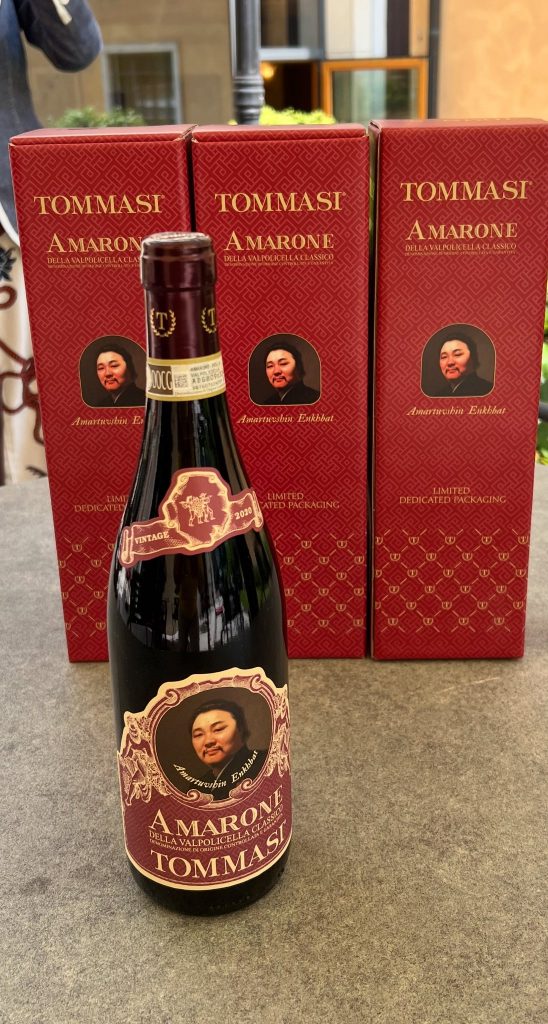 Италийн алдарт "Amarone" дарсны нүүр царайгаар Э.Амартүвшинг сонголоо 2 Италийн алдарт "Amarone" дарсны нүүр царайгаар Э.Амартүвшинг сонголоо