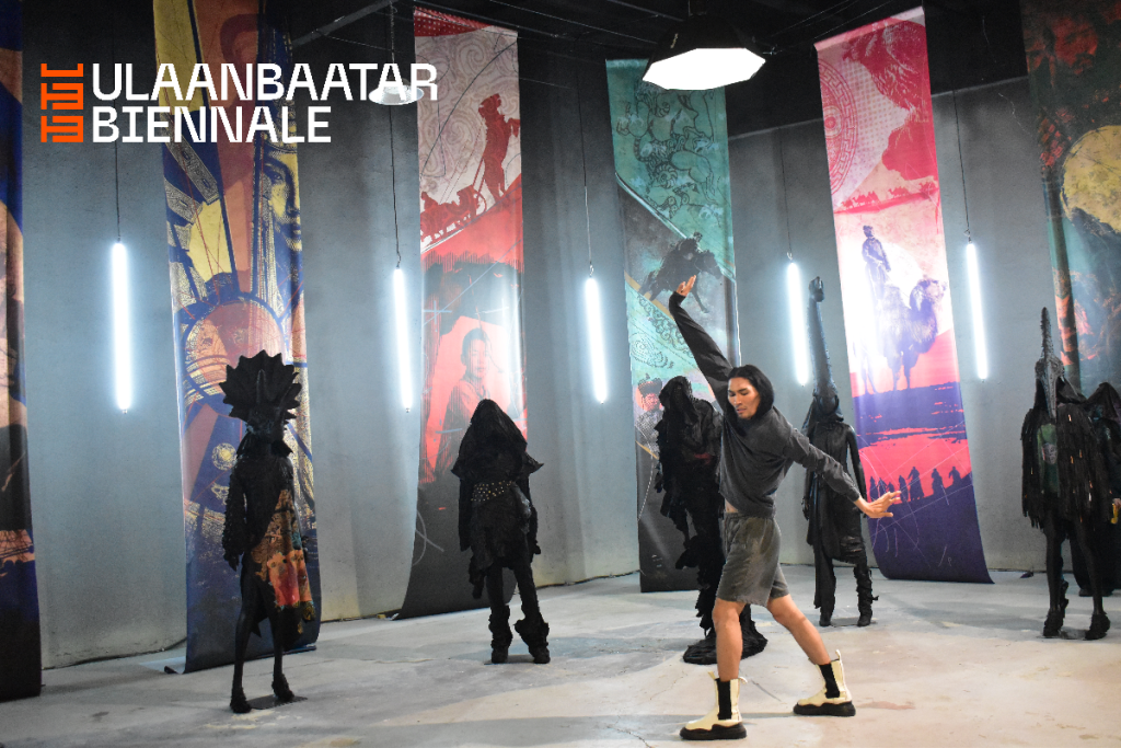 “Хувьсахуй” үзэсгэлэн нээгдлээ: Дизайны хэлээр өгүүлсэн монгол ахуй ба орчин үеийн уулзвар 143 “Хувьсахуй” үзэсгэлэн нээгдлээ: Дизайны хэлээр өгүүлсэн монгол ахуй ба орчин үеийн уулзвар