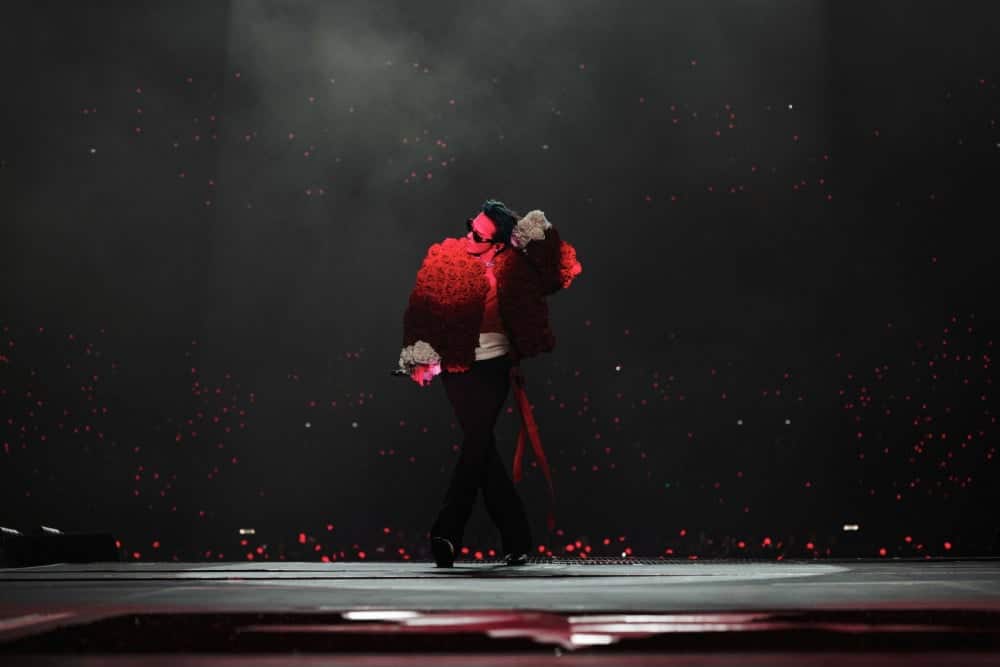 G-Dragon Парист 45,000 тасалбар худалдаалж, K-pop-ын түүхэнд шинэ хуудсыг нээлээ 142 G-Dragon Парист 45,000 тасалбар худалдаалж, K-pop-ын түүхэнд шинэ хуудсыг нээлээ