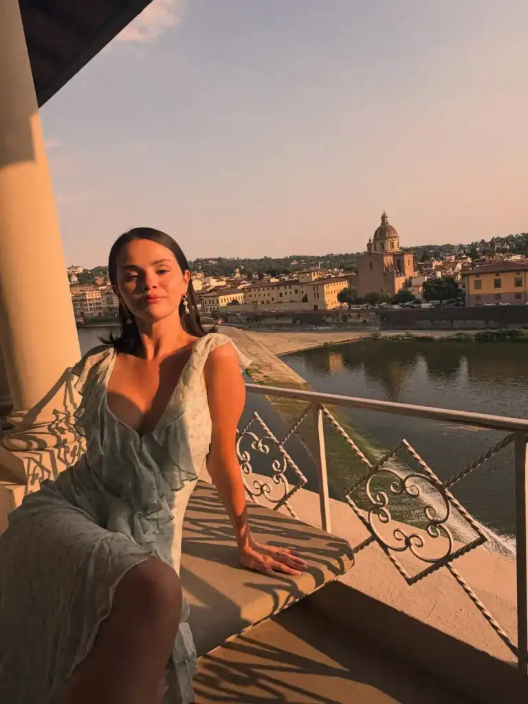 Selena Gomez нөхөр Benny Blanco-тойгоо Italy-д амарч буй зургаа дэлгэж, фэнүүдийг шуугиулав 9 Selena Gomez нөхөр Benny Blanco-тойгоо Italy-д амарч буй зургаа дэлгэж, фэнүүдийг шуугиулав