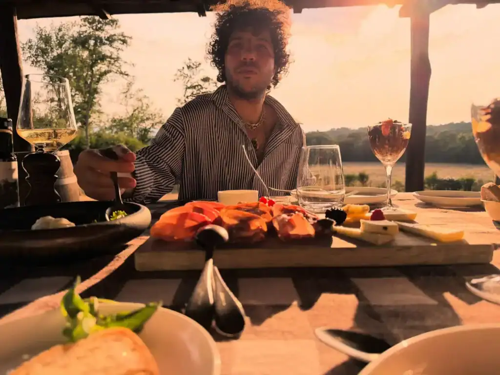 Selena Gomez нөхөр Benny Blanco-тойгоо Italy-д амарч буй зургаа дэлгэж, фэнүүдийг шуугиулав 10 Selena Gomez нөхөр Benny Blanco-тойгоо Italy-д амарч буй зургаа дэлгэж, фэнүүдийг шуугиулав