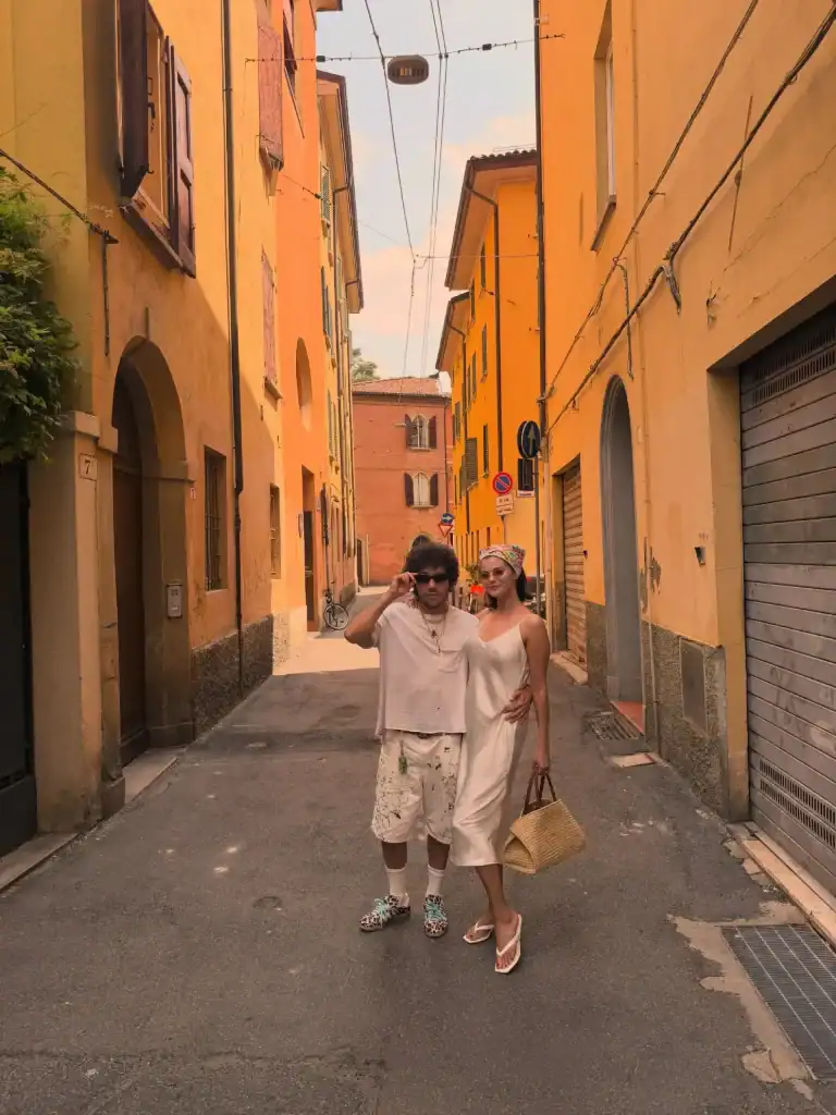 Selena Gomez нөхөр Benny Blanco-тойгоо Italy-д амарч буй зургаа дэлгэж, фэнүүдийг шуугиулав 14 Selena Gomez нөхөр Benny Blanco-тойгоо Italy-д амарч буй зургаа дэлгэж, фэнүүдийг шуугиулав
