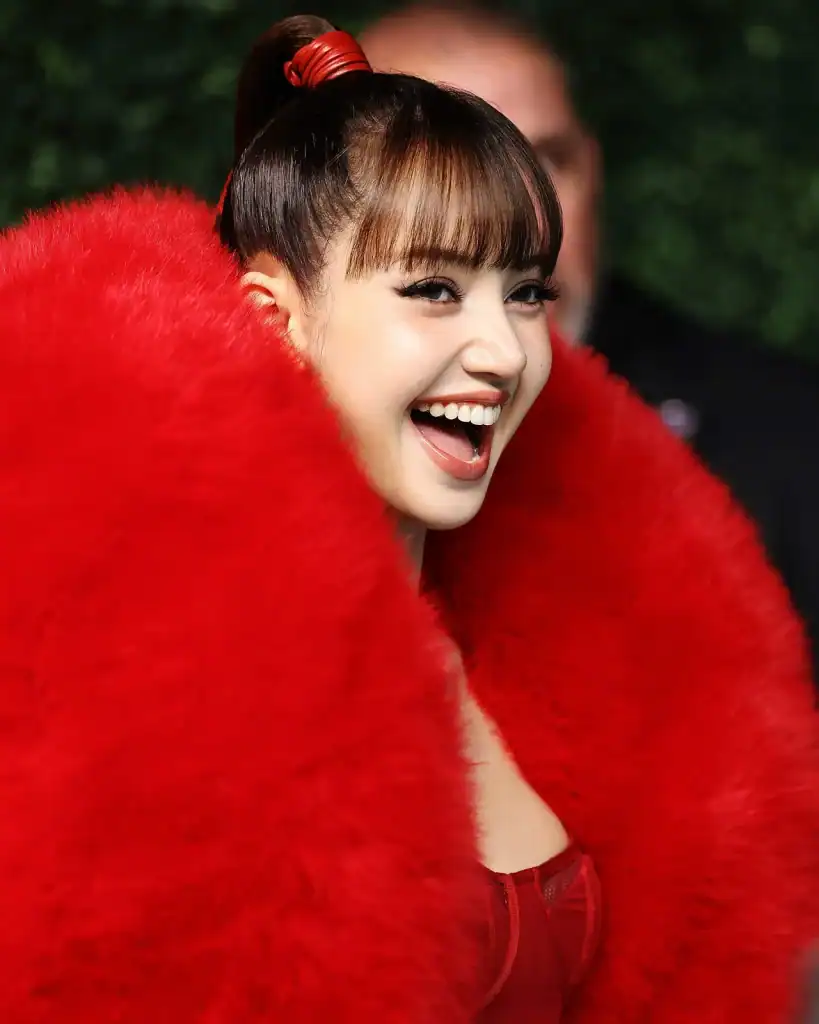LISA MTV VMA 2026-д түүх бүтээж, шилдэг поп уран бүтээлчийн шагнал хүртлээ