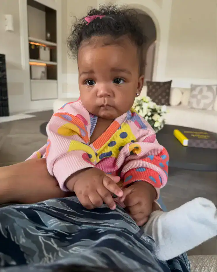 Rihanna охиныхоо ховор зургуудыг дэлгэлээ: “Надад охин төрүүлэхийг хэн зөвшөөрчихөв өө?” 146 Rihanna охиныхоо ховор зургуудыг дэлгэлээ: “Надад охин төрүүлэхийг хэн зөвшөөрчихөв өө?”
